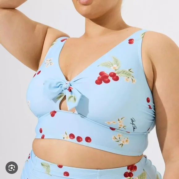 COPY - NWT Torrid Marylin Monroe Bikini Top - Picture 1 of 7